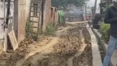 रुधौली: अंबेडकर नगर वार्ड में सड़क खराब होने से मोहल्लेवासियों को हो रही दिक्कतें