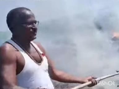 कोरपना: शेतकऱ्यांनी शेतातल्या सोयाबीन पीक दिले पेटवून कडोली येथील घटना