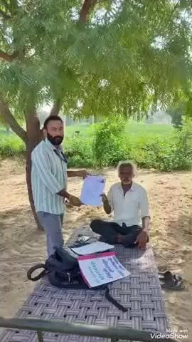 सांचोर: जालौर में विशेष गहन पुनरीक्षण कार्यक्रम के तहत बीएलओ ने घर-घर जाकर ईएफ फॉर्म वितरित किए