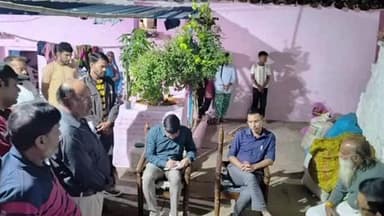 तेंदूखेड़ा: सड़क दुर्घटना में मृत श्याम सुंदर शर्मा के घर पहुंचे जिला कलेक्टर सुधीर कुमार कोचर, शोक संवेदना व्यक्त की