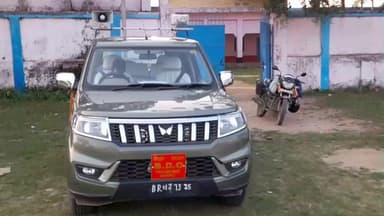 फुल्लीडूमर: सशस्त्र सुरक्षा बलों के आवास के लिए बीडीओ, सीओ और थानाध्यक्ष ने खेसर हाई स्कूल व मिड्ल स्कूल का निरीक्षण किया