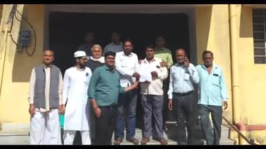 लालसोट: लालसोट क्षेत्र के राशन डीलरों ने गेहूं की अनलोडिंग राशि स्वयं वहन करने का विरोध करते हुए उपखंड अधिकारी को ज्ञापन सौंपा