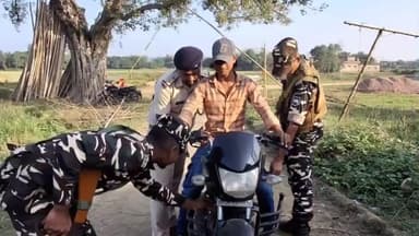 चकिया पिपरा: चकिया अनुमंडल क्षेत्र के एसएसटी चेक पोस्ट पर सघन वाहन जांच की जा रही है