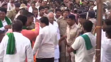 ಮೂಡಲಗಿ: ಸಕ್ಕರೆ ಸಚಿವರ ಮನವಿಗೆ ರೈತರು ಅಸ್ತು; ಅಹೋರಾತ್ರಿ ಧರಣಿ ಸತ್ಯಾಗ್ರಹ ಮುಂದುವರೆಸಿದ ಕಬ್ಬು ಬೆಳೆಗಾರರು