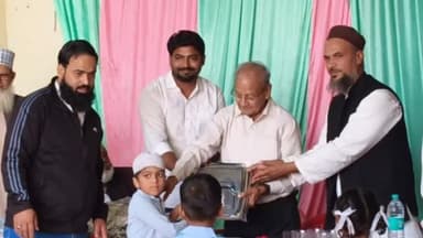 तालेड़ा: मोड़ी पाड़ा में पार्षद ने छात्रों को बैग व शिक्षण सामग्री वितरित की