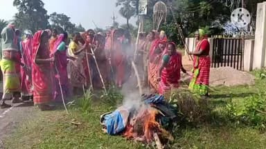 রঘুনাথপুর ২: মন্ডপডাঙ্গা এলাকায় মদের দোকান বন্ধ করার দাবিতে এলাকার মহিলাদের বিক্ষোভ,দোকান ভাঙচুর, উত্তেজনা