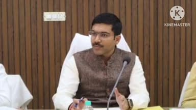 सहारनपुर: जिला निर्वाचन अधिकारी की अध्यक्षता में मतदेय स्थलों के विभाजन के संबंध में राजनीतिक दलों के साथ हुई बैठक