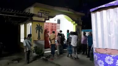 মেমারি ১: বাড়ি বাড়ি না ঘুরে ধর্মীয়স্থানের চাতালে বসে এনুমারেশন ফর্ম বিলির অভিযোগ মেমারিতে