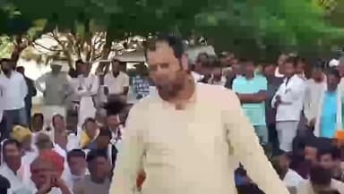 शिवपुरी: बैराड़: गुर्जर समाज का सतनबाड़ा में धरना, क्षेत्रीय रेंजर पर कार्रवाई की मांग, सतनबाड़ा क्षेत्र में असंतोष