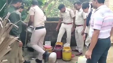 পুঞ্চা: পুঞ্চা ও কেন্দার একাধিক জায়গায় চোলাই মদের বিরুদ্ধে অভিযান মানবাজার সার্কেল আবগারি দপ্তরের