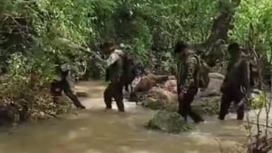 परसवाड़ा: रूपझर थाना क्षेत्र के जंगल में पुलिस-नक्सली मुठभेड़, एक रायफल बरामद, नक्सलियों का सामान और खून के निशान मिले