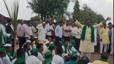 ಚಡಚಣ: ಧರಣಿ ನಿರತರ ರೈತರೊಂದಿಗೆ ಶಾಸಕರ ವಾಗ್ವಾದ, ಜಿಲ್ಲೆಯ ಮರಗೂರ ಸಕ್ಕರೆ ಕಾರ್ಖಾನೆ ಬಳಿ ಘಟನೆ