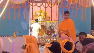 আউশগ্রাম ২: রাস উৎসব উপলক্ষ্যে কীর্তন গানের আসর বসলো আউশগ্রামের ছোট রামচন্দ্রপুরে, যা দেখতে ভীড় জমালেন বাসিন্দারা