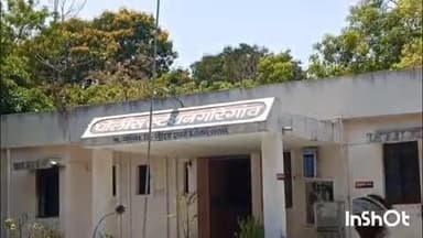 गोरेगाव: शहरातील बस स्थानक चौकातील रस्त्यावर ऑटो उभा करणाऱ्या चालकावर गोरेगाव पोलिसात गुन्हा दाखल