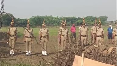 जालौन। भारतीय तिब्बत सीमा पुलिस में तैनात महिला की हुई मौत जालौन कोतवाली क्षेत्र के काशीपुरा में किया गया अंतिम संस्कार