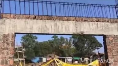 पेठ: बसस्थानक इमारतीचे निकृष्ट दर्जाचे बांधकाम तक्रारीनंतर अखेर पाडण्यास केली सुरुवात #jansamasya