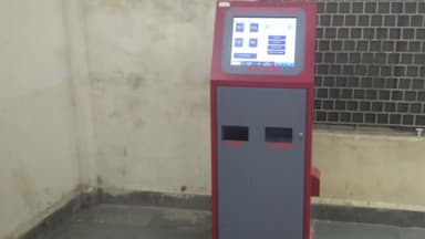 इंद्रगढ़: लाखेरी रेलवे स्टेशन पर शुरू हुई ऑटोमेटिक टिकट वेंडिंग मशीन, यात्रियों को मिली राहत, अब जनरल टिकट आसानी से मिलेंगे