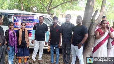 बरहट: बरहट प्रखंड कार्यालय के पास नुक्कड़ नाटक के माध्यम से मतदाताओं को जागरूक किया गया