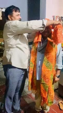 धन्यवाद ज्योत्सना जी का अपने घर आमंत्रित करने के लिए, घर जाने पर उनके पिता जी के द्वारा सम्मान...