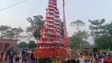 बेलसंड: कोरा बाजार में भव्य महावीरी झंडा का आयोजन, ढोल-नगाड़ों के साथ लोग जमकर झूमे