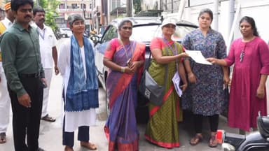 பல்லாவரம்: பெரியார் நகரில் வாக்குசாவடி நிலை அலுவலர்கள் கணக்கீட்டு படிவம் வழங்குதல் மாவட்ட ஆட்சியர் சினேகா, ஆய்வு