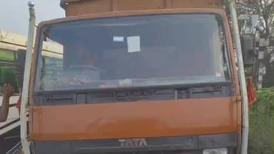 बेलागंज: बारा गुमटी के पास पुलिस ने अवैध खनन पर की कार्रवाई, एक ट्रक स्टोन चिप्स बरामद