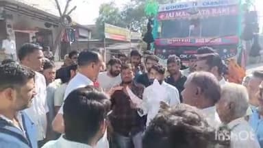 वल्लभनगर: भींडर में ओवरलोड वाहनों के खिलाफ कार्रवाई की मांग को लेकर ग्रामीणों ने किया प्रदर्शन, सड़क जाम कर धरना दिया