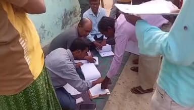 ভাতার: ভাতার ব্লকের বিভিন্ন গ্রামে শান্তিপূর্ণভাবে শেষ হলো SIR এর ফর্ম বিতরণের কাজ