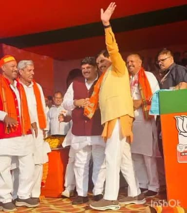 तराना: बिहार में मध्य प्रदेश के सीएम और उज्जैन सांसद ने एनडीए प्रत्याशी वीरेंद्र सिंह के लिए जनसभा की