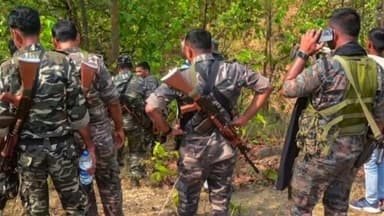 गोइलकेरा: सारंडा में पुलिस-नक्सली मुठभेड़, सुरक्षा बलों को मिली बड़ी सफलता, नक्सली भागे, हथियार बरामद