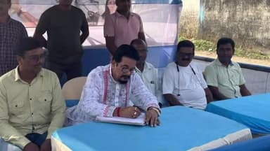 করিমপুর ২: নতিডাঙ্গা ১ নম্বর অঞ্চলে SIR সহায়তা কেন্দ্র উপস্থিত বিধায়ক বিমলেন্দু সিংহ রায়, কথা বললেন সাধারণ মানুষের সঙ্গে