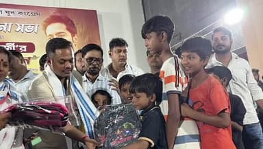 মুর্শিদাবাদ জিয়াগঞ্জ: জিয়াগঞ্জে যুব তৃণমূল কংগ্রেসের সভাপতি সুমন দাসের উদ্যোগে সমাজসেবা মূলক কর্মসূচি