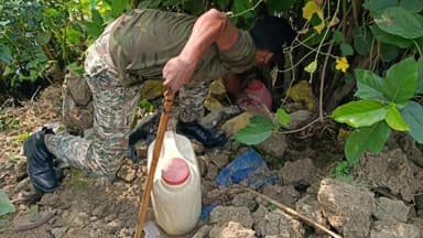 মঙ্গলকোট: চুপিসারে চলছিল চোলাই তৈরির কারবার, মঙ্গলকোটের ঝিলু সহ একাধিক জায়গায় অভিযান চালিয়ে চোলাই মদ উদ্ধার করল আবগারি বিভাগ