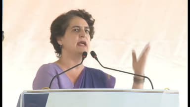 प्रियंका गांधी बोलीं – युवाओं की मेहनत पर पानी फेर रही सरकारें!#PaperLeak #PriyankaGandhi