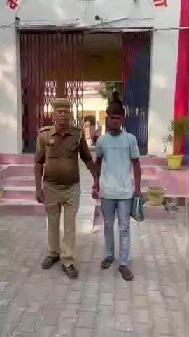 सिकंदरपुर: सिकंदरपुर पुलिस ने अपहरण से संबंधित एक अभियुक्त को खरीद के समीप से किया गिरफ्तार