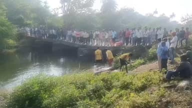 आनंदपुरी: आनंदपुरी कस्बे के पाट नाले में गिरे युवक का शव गहराई में पत्थरों के बीच फंसा मिला