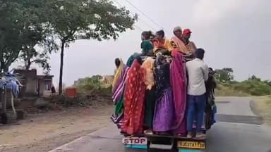 सज्जनगढ़: भीलकुआ सड़क मार्ग पर ओवरलोडिंग वाहनों पर की गई कार्रवाई, सड़क हादसों को लेकर पुलिस ने बरती सावधानी