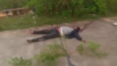 కూని తోపు వద్ద గుర్తుతెరిని యువకుడు దారుణ హత్య.