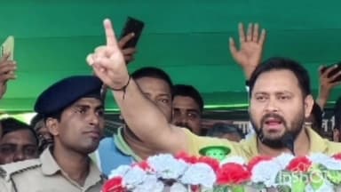 छातापुर: छातापुर के हरिहरपुर में गरजे तेजस्वी, कबीर कृपानाथ विद्यालय के मैदान में तेजस्वी की चुनावी सभा