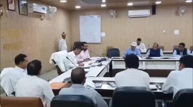 भिनगा: कलेक्ट्रेट भिनगा में सीएम डैशबोर्ड पर विकास कार्यों की समीक्षा, बैठक में गायब अधिशासी अभियंता जल निगम को जारी किया नोटिस