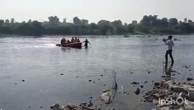 सलूम्बर: सलूंबर से बड़ी खबर: सोम नदी में बहे युवक का शव बरामद, संभाग स्पेशल सिविल डिफेंस टीम का रेस्क्यू सफल