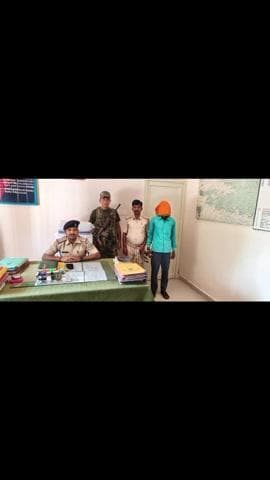 मनातू: पुलिस को मिली बड़ी सफलता, एनडीपीएस एक्ट और वन अधिनियम के अभियुक्त कामता सिंह गिरफ्तार, न्यायिक हिरासत में भेजे गए