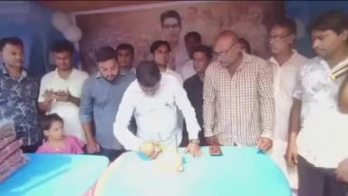 মথুরাপুর ১: সংসদ অভিষেক বন্দ্যোপাধ্যায়ের জন্মদিন পালন করলেন মথুরাপুর লোকসভা কেন্দ্রের সাংসদ বাপি হালদার