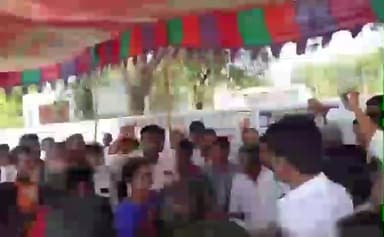 ధరూర్: రేవులపల్లి గ్రామంలో ఐకేపీ సెంటర్లో VOA పై చర్యలు తీసుకోవాలని రైతులు అగ్రహం