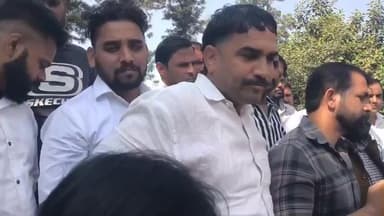 करनाल: बाबा भीमराव अंबेडकर पर टिप्पणी के मामले में बड़ी संख्या में लोग लघु सचिवालय पहुंचे