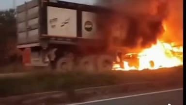 औराई: उगापुर में डंपर की टक्कर से लगी आग, ड्राइवर की जलकर हुई दर्दनाक मौत