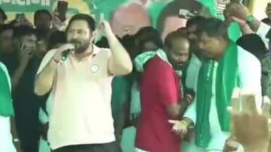 धमदाहा: धमदाहा में राजद नेता तेजस्वी यादव ने चुनावी जनसभा को संबोधित किया