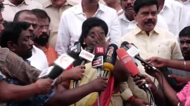 மயிலாப்பூர்: திமுக ஆட்சிக்கு வரவிடாமல் தடுப்பது தான் ஜனநாயகம் - கபாலீஸ்வரர் கோயில் அருகே தமிழிசை பரபரப்பு பேட்டி