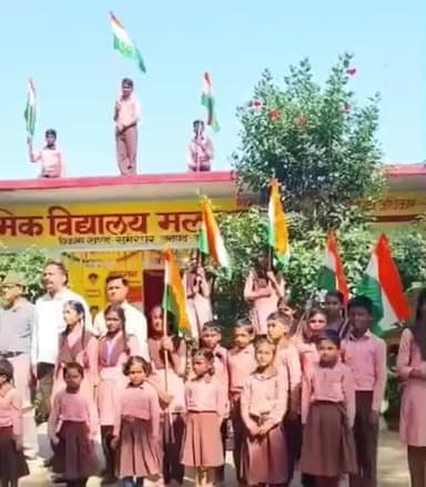 बीघापुर: मलयपुर कम्पोजिट विद्यालय में बच्चों, अभिभावकों और अध्यापकों ने मनाया वन्दे मातरम दिवस