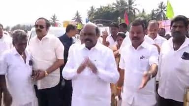 அணைக்கட்டு: கெங்காநல்லூர் பகுதியில் 50 கோடி மதிப்பீட்டில் 8 கிலோமீட்டர் தூரம் சாலை அகலப்படுத்தும் பணியை அமைச்சர் ஏ.வ.வேலு துவக்கி வைத்தார்